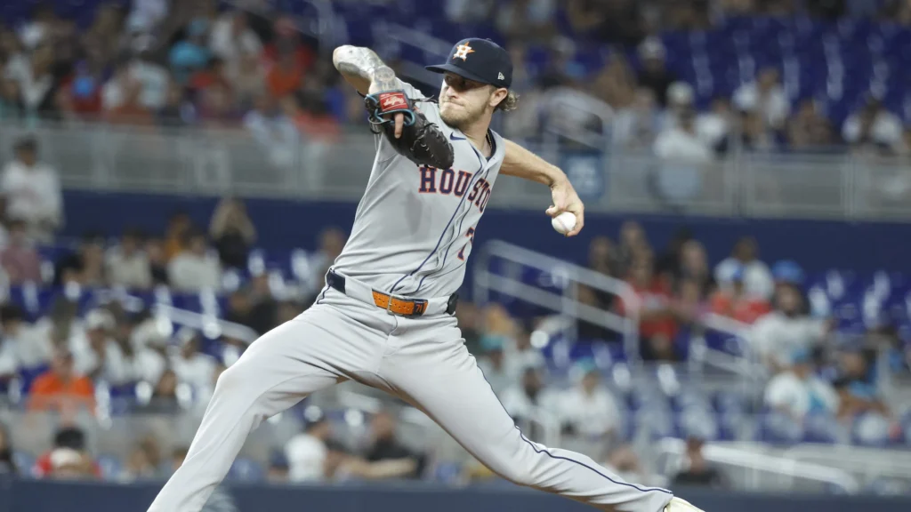 Houston Astros pitcher Josh Hader (71) pitches against the Miami Marlins during the ninth inning at loanDepot Park.